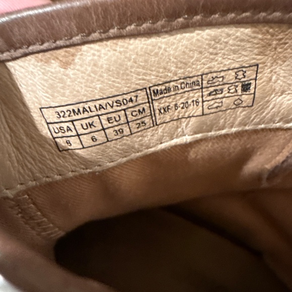 Vionic boots - Picture 6 of 6